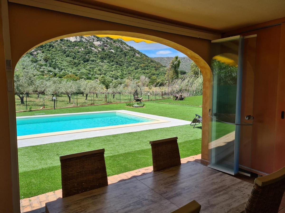 Villa Paola San Teodoro Con Piscina Privata Lu Lioni Exterior foto