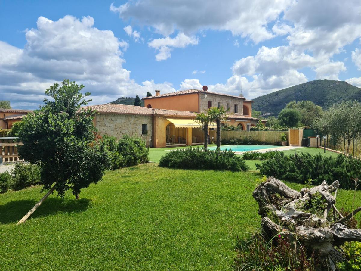 Villa Paola San Teodoro Con Piscina Privata Lu Lioni Exterior foto