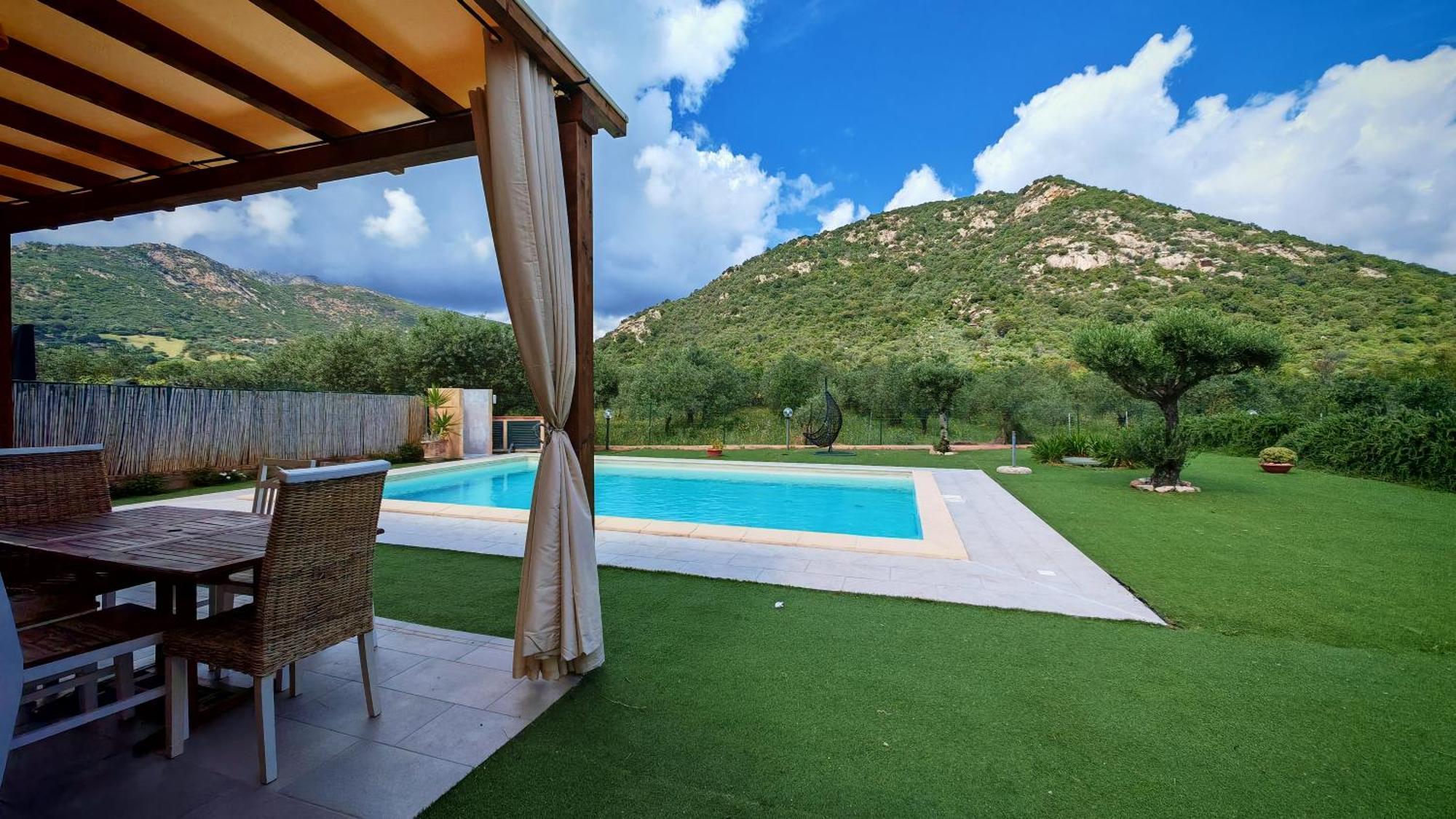 Villa Paola San Teodoro Con Piscina Privata Lu Lioni Exterior foto