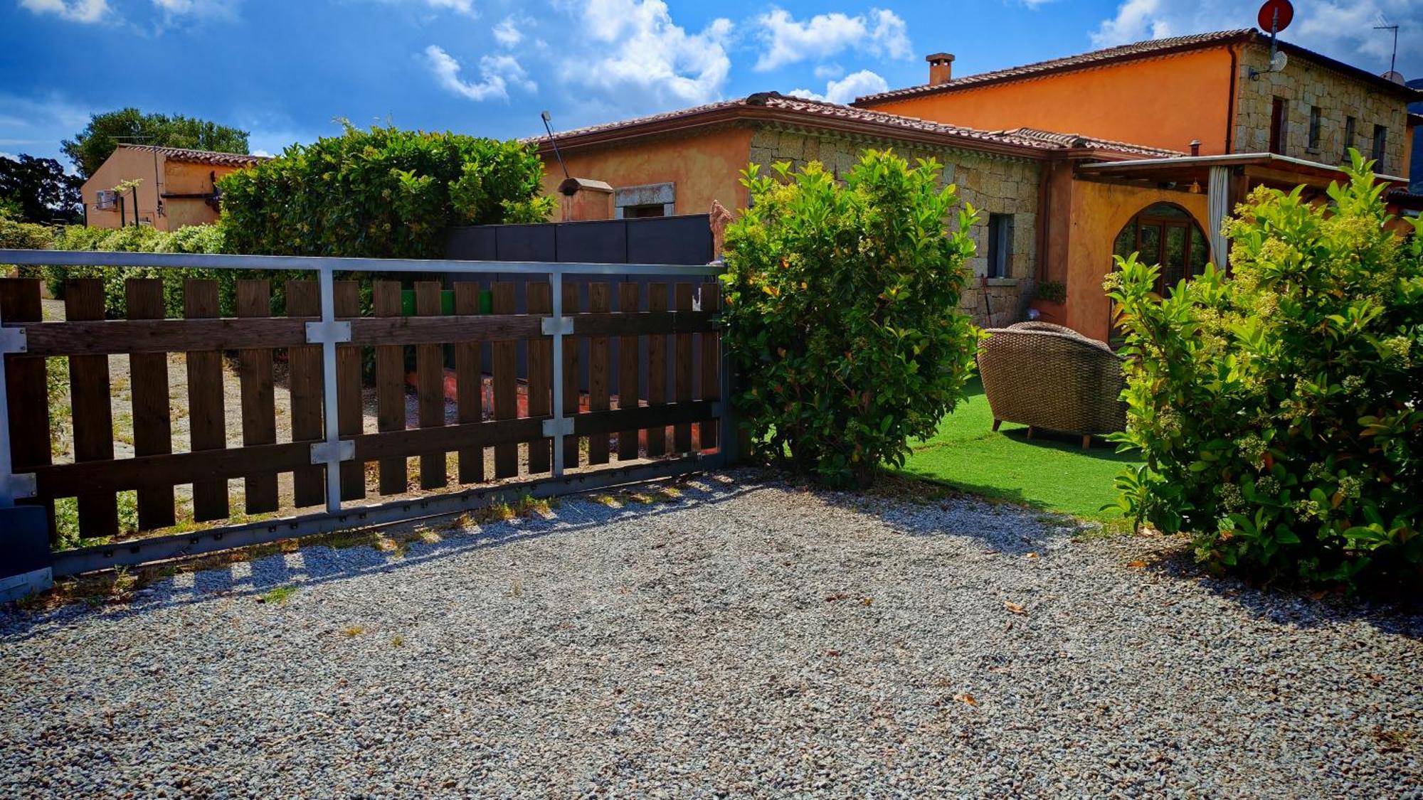 Villa Paola San Teodoro Con Piscina Privata Lu Lioni Exterior foto